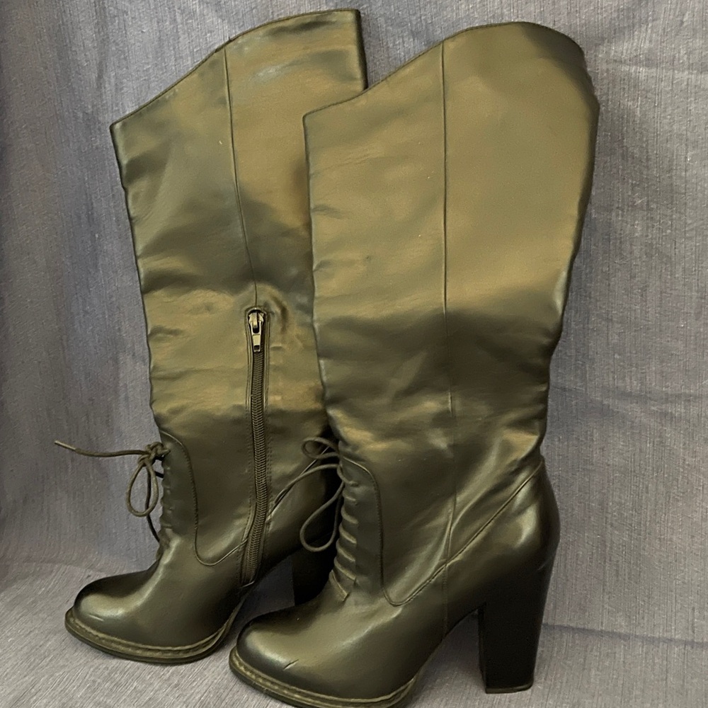 Stylish black Knee-High Boots Sophia & Lee